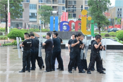 堅(jiān)基商業(yè) - 持刀男子闖進(jìn)JJMALL？不要慌，這是反恐防暴演練